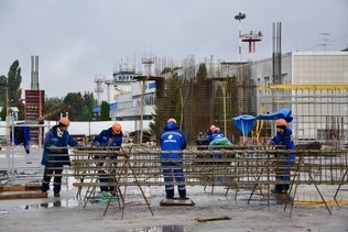В Воронежском аэропорту продолжается армирование каркаса будущего терминала